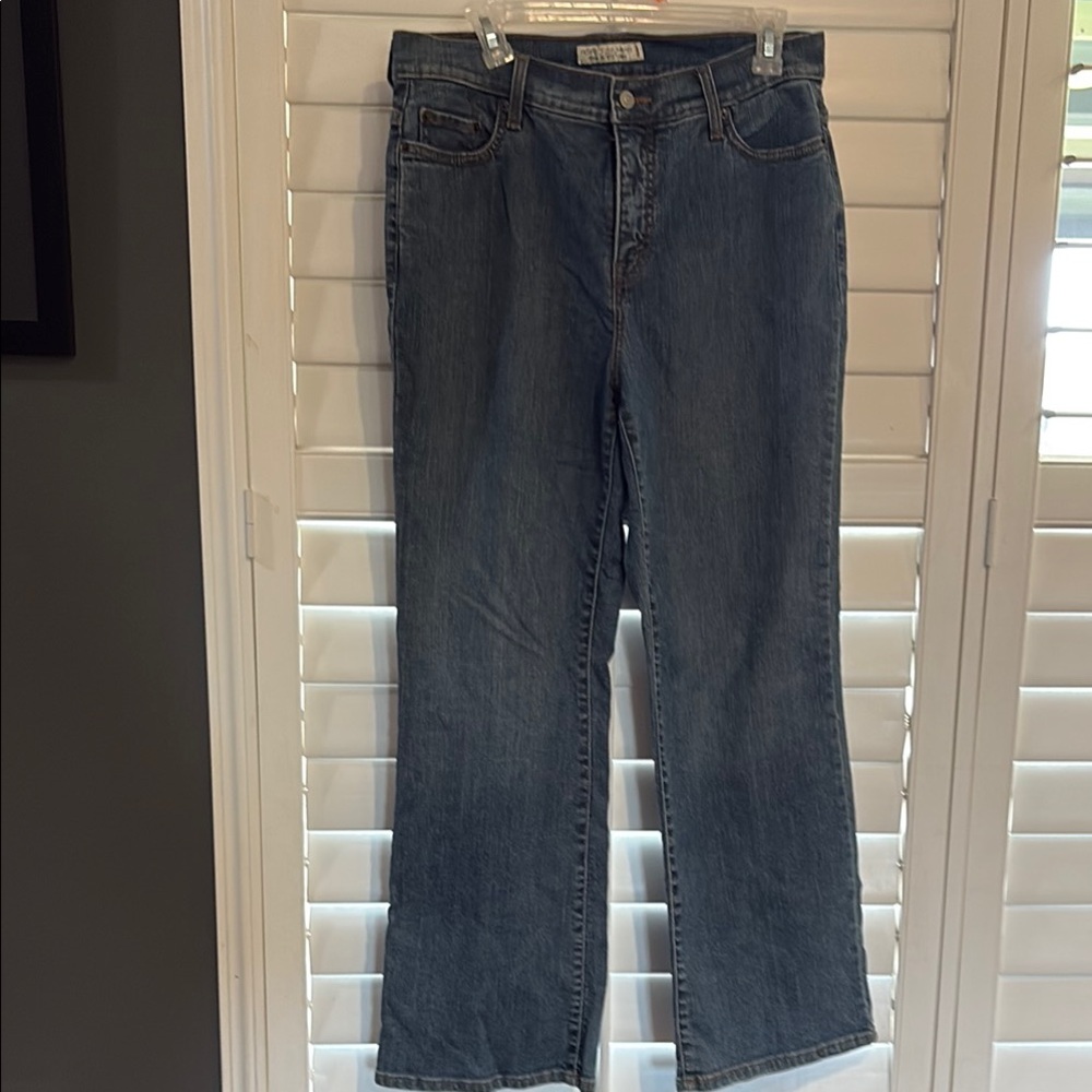 Levis Perfectly Slimming Boot Cut 512 Jeans Size 14S like new condition
ITEM#11